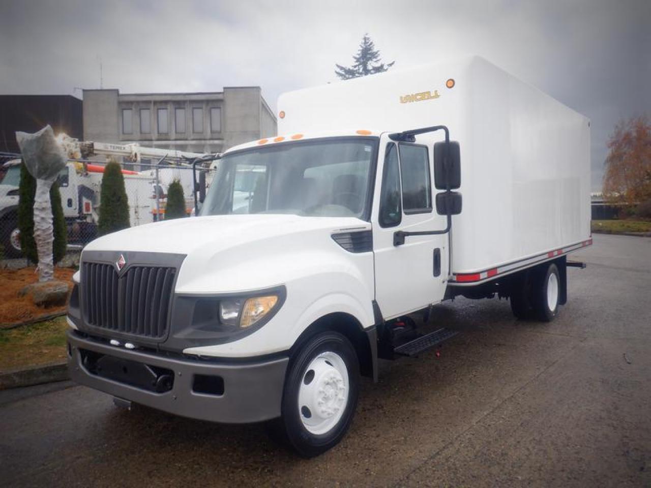 Used 2017 International TerraStar 18 Foot Cube Van 3 Seater Diesel for sale in Burnaby, BC