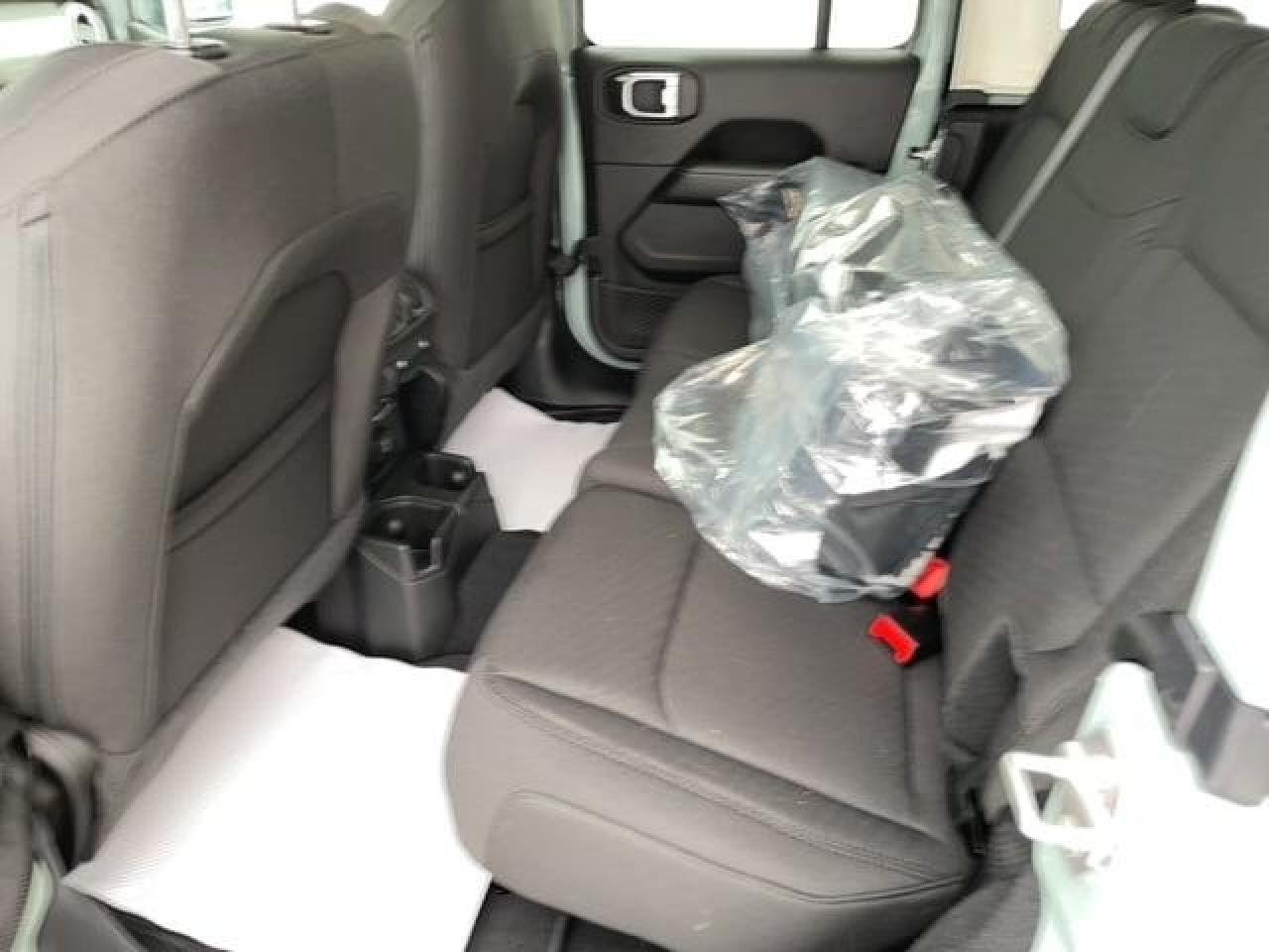 2023 Jeep Wrangler 4-Door Sahara Photo4