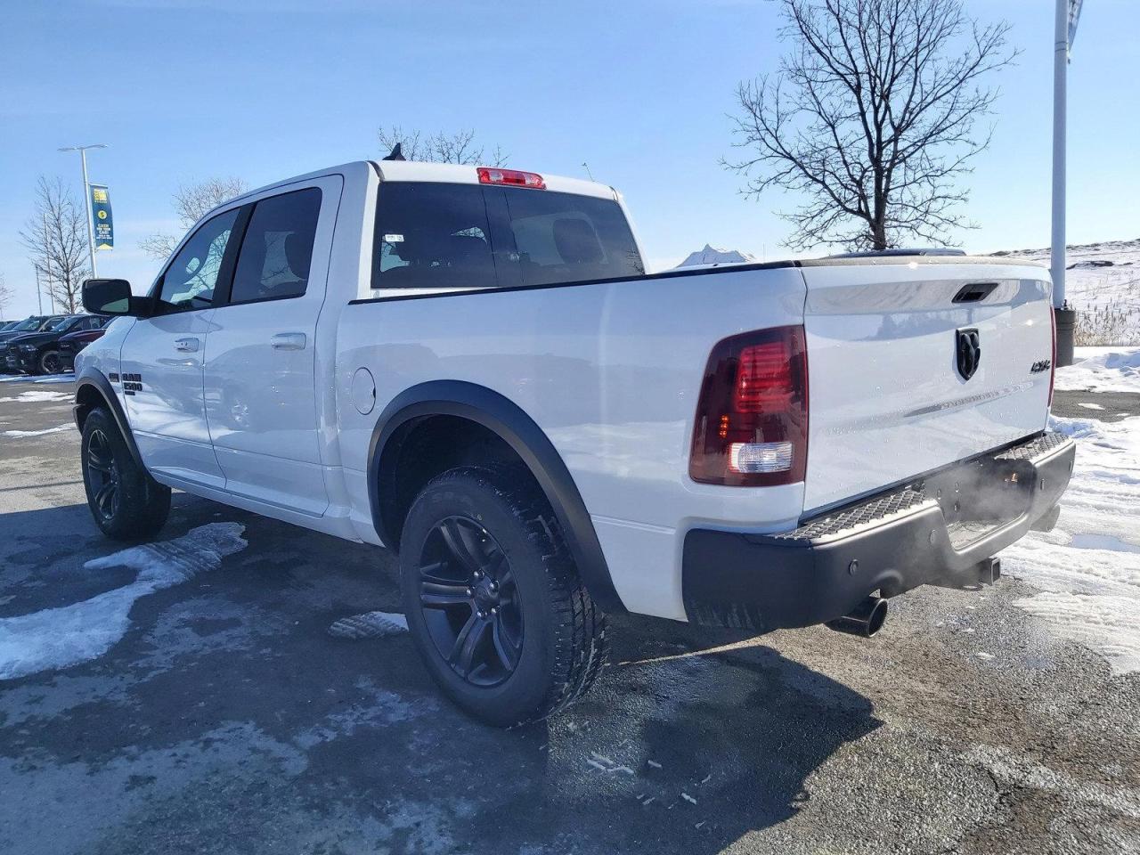2022 RAM 1500 Classic SLT Photo4