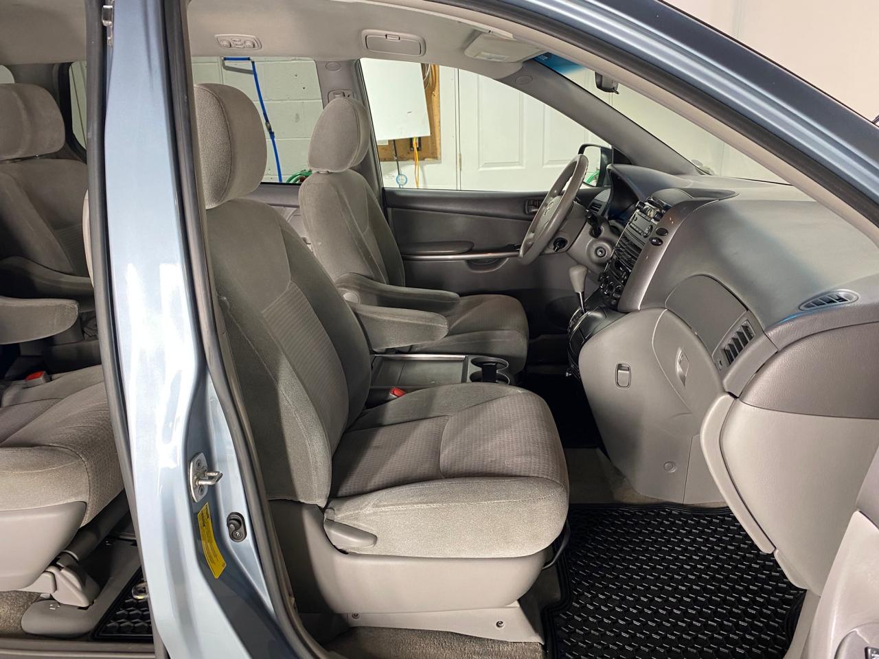 2009 Toyota Sienna 5dr CE 7 Pass FWD-1 OWNER! YES,..ONLY 133,280KMS!! Photo3