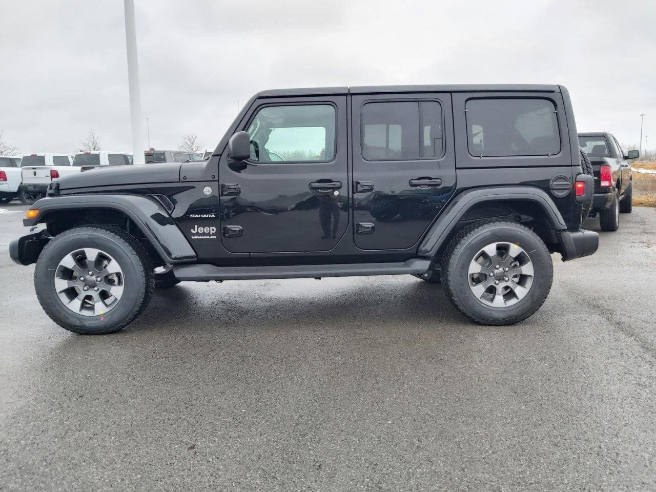 2023 Jeep Wrangler Sahara Photo4