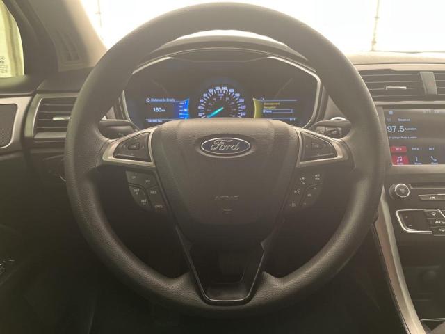 2017 Ford Fusion SE Photo11