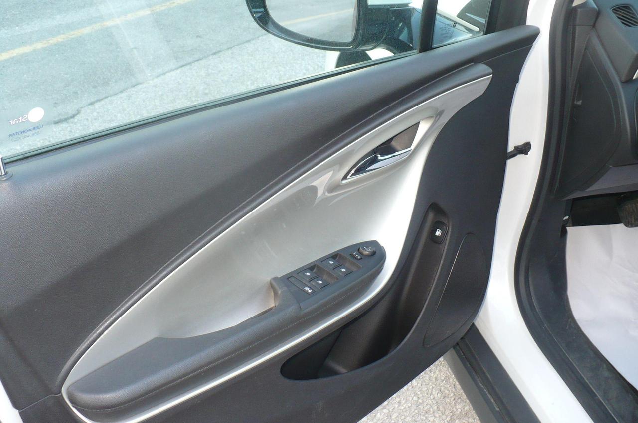 2015 Chevrolet Volt Base Photo