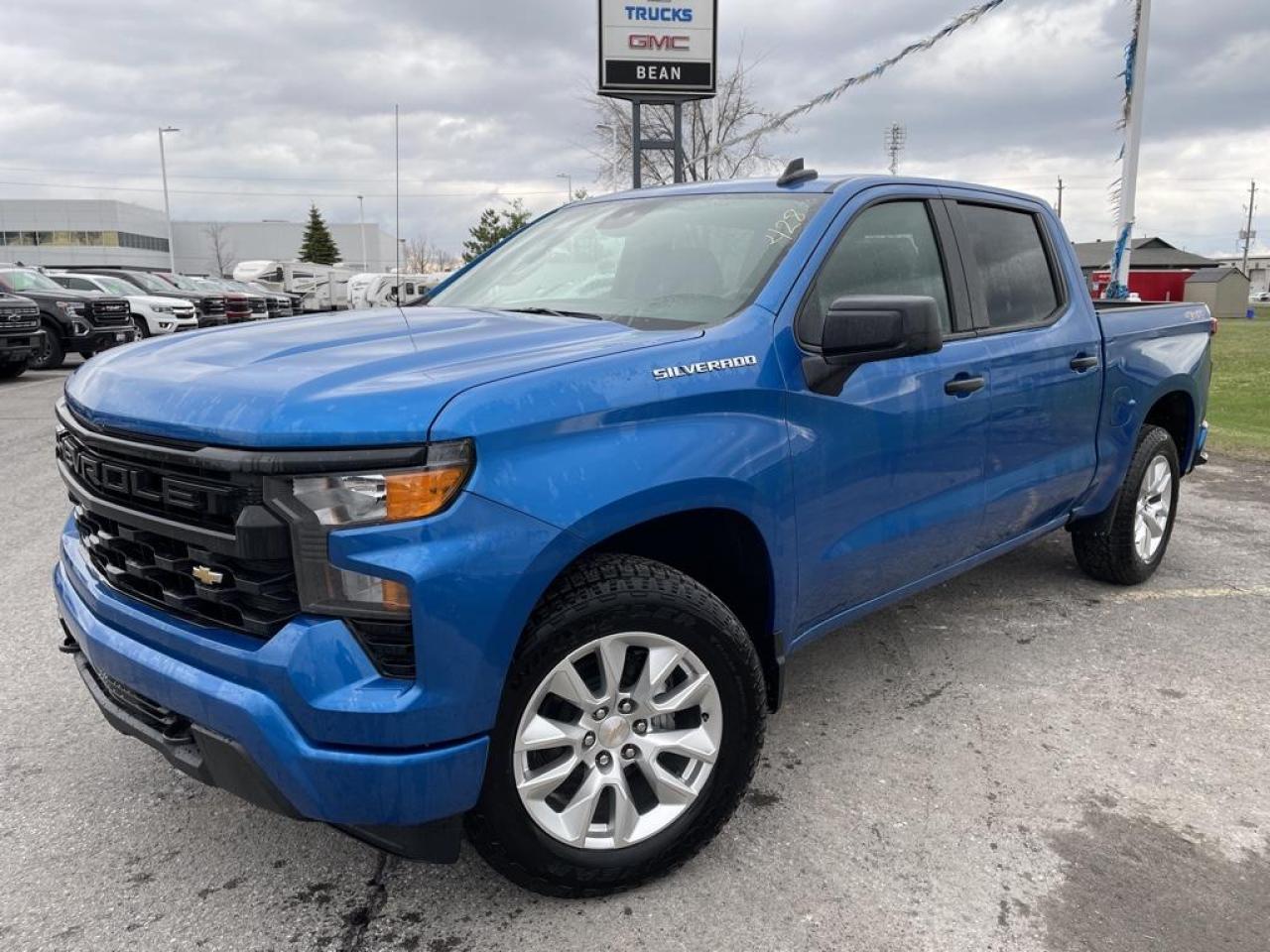 New 2023 Chevrolet Silverado 1500 Custom 2.7L 4CYL TURBO CREW CAB SHORT BOX CUSTOM DARK ESSENTIALS PACKAGE for sale in Carleton Place, ON