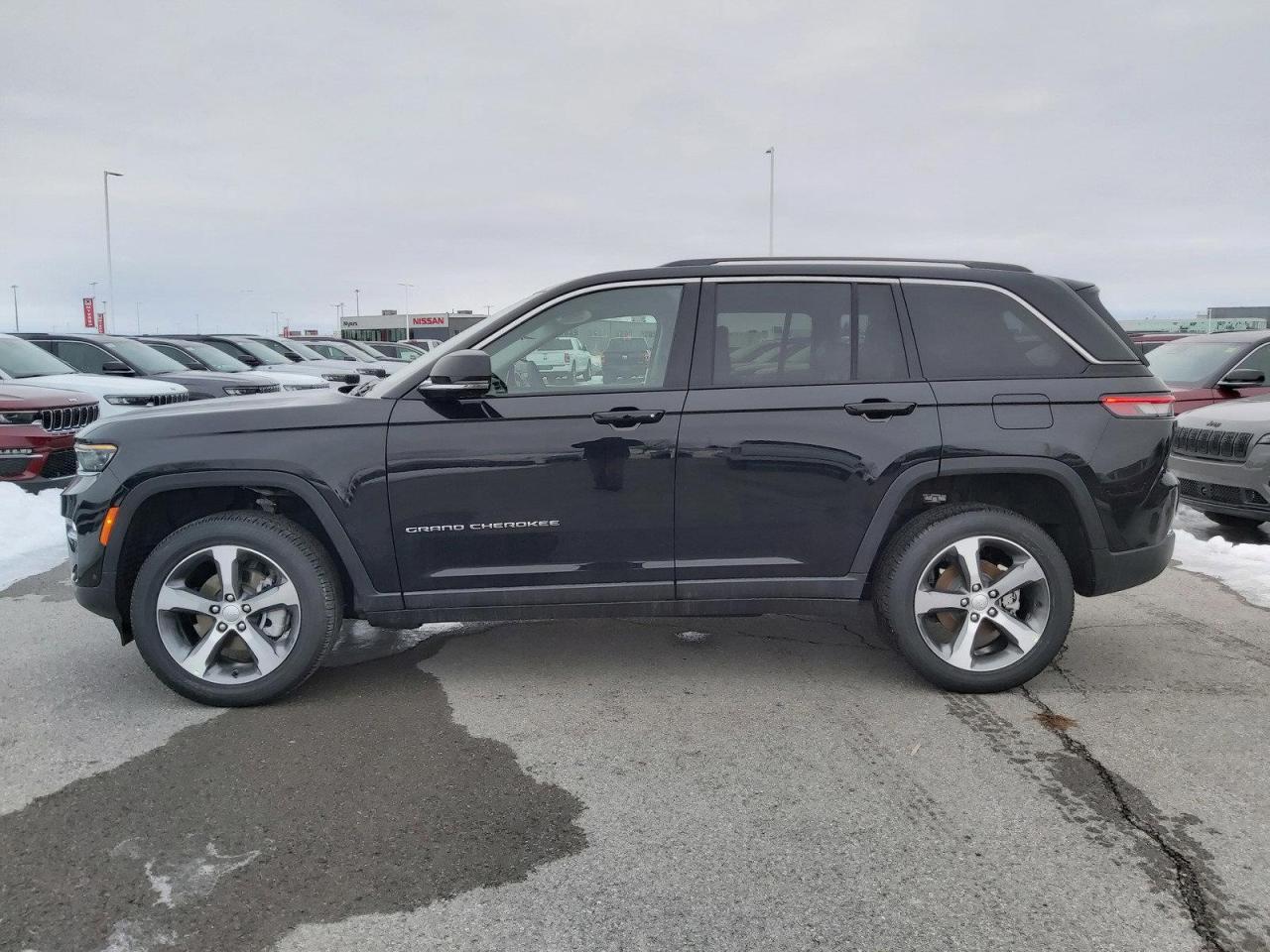 2023 Jeep Grand Cherokee Limited Photo3