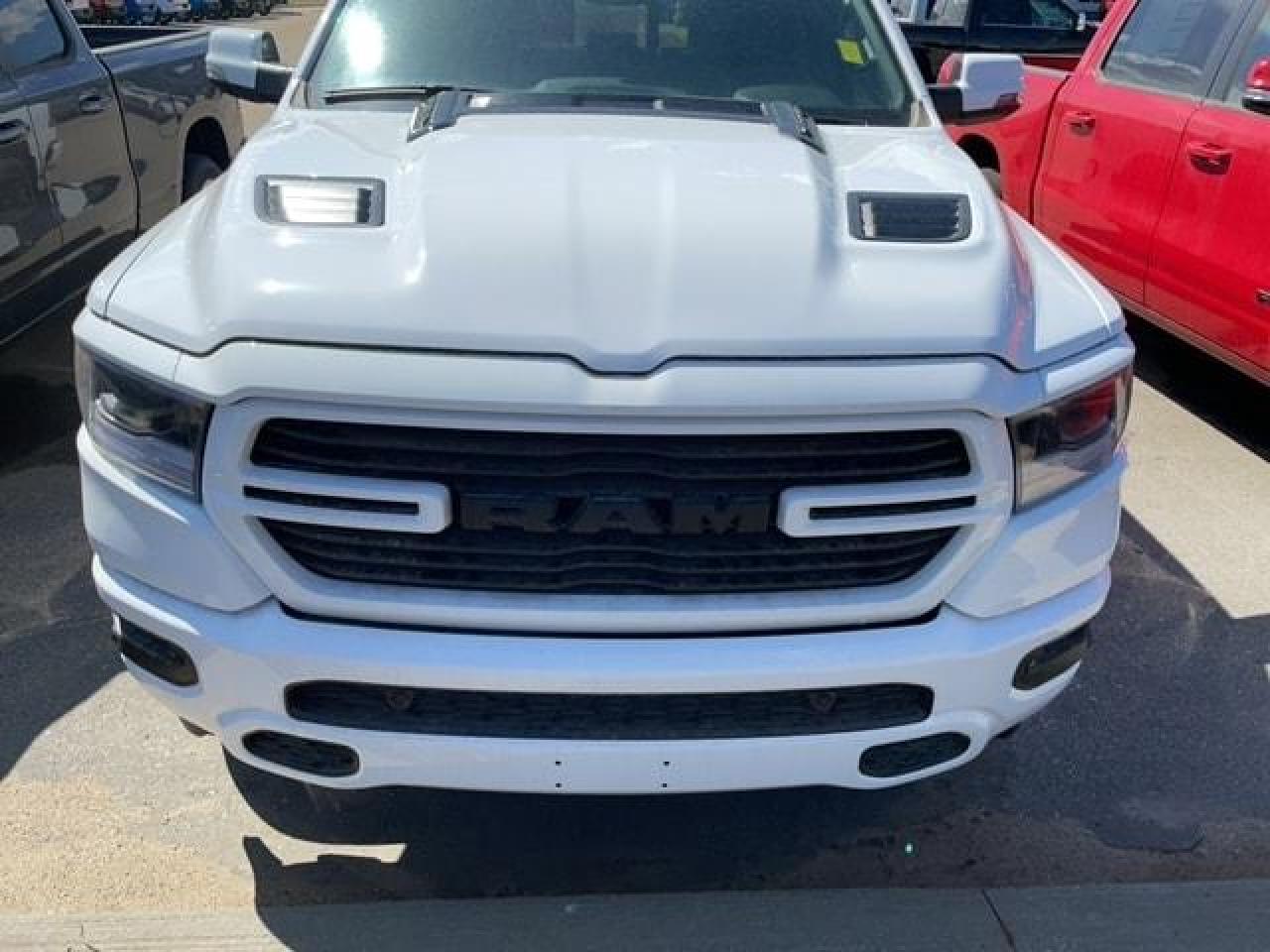 2023 RAM 1500 SPORT Photo4