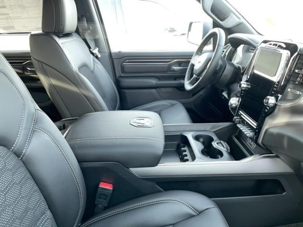 2023 RAM 1500 SPORT Photo4