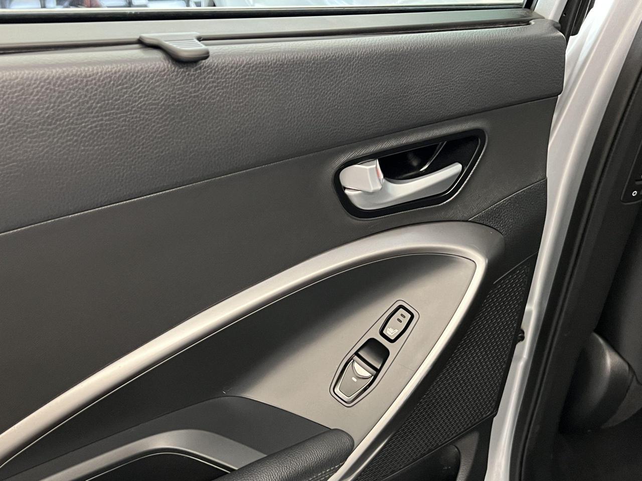 2017 Hyundai Santa Fe XL XL Premium 7 Pass V6 AWD+Roof+Camera+ACCIDENT FREE - Photo #39
