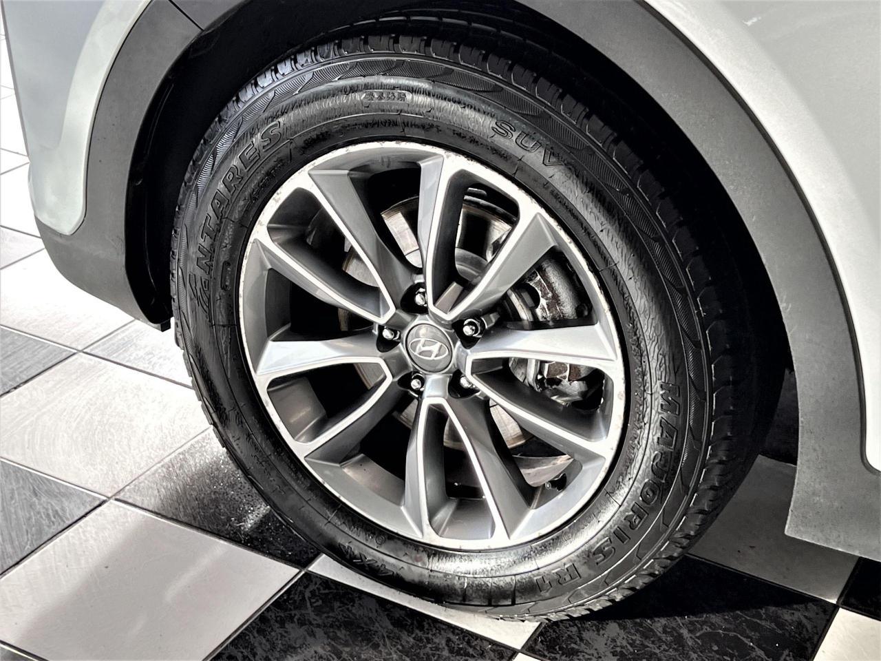 2017 Hyundai Santa Fe XL XL Premium 7 Pass V6 AWD+Roof+Camera+ACCIDENT FREE - Photo #45