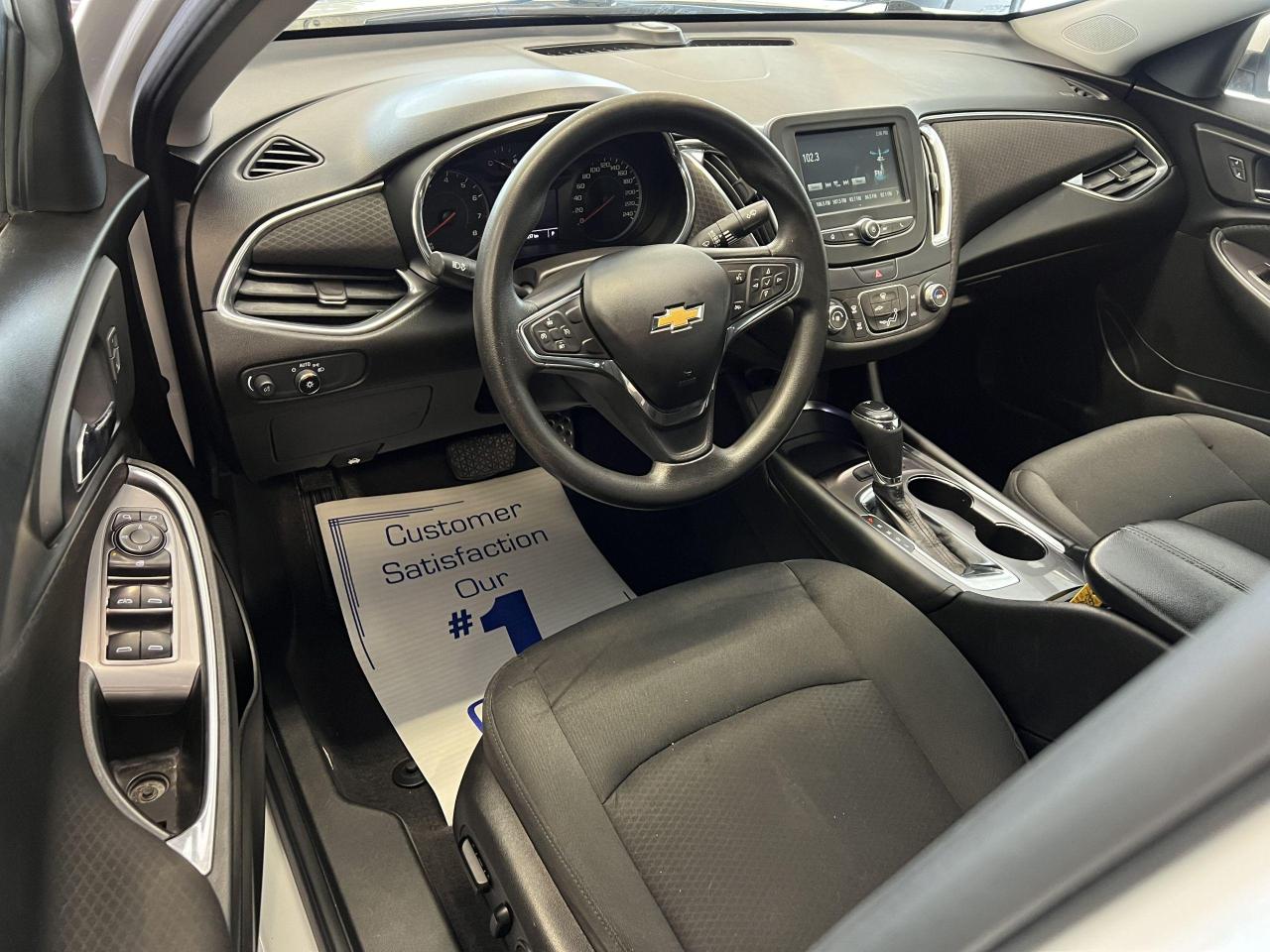 2017 Chevrolet Malibu LT+Camera+ApplePlay+Cruise Control+A/C Photo69