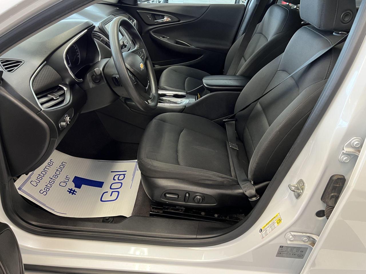 2017 Chevrolet Malibu LT+Camera+ApplePlay+Cruise Control+A/C Photo70