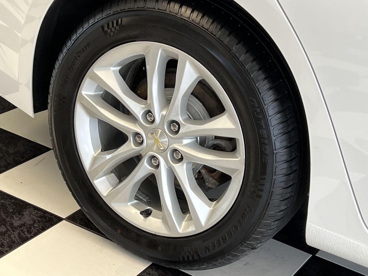 2017 Chevrolet Malibu LT+Camera+ApplePlay+Cruise Control+A/C Photo99