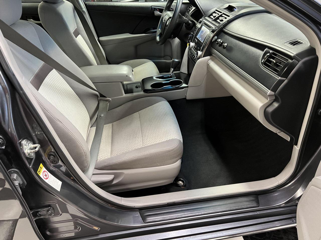 2013 Toyota Camry LE+Camera+Bluetooth+A/C+Bluetooth Photo75