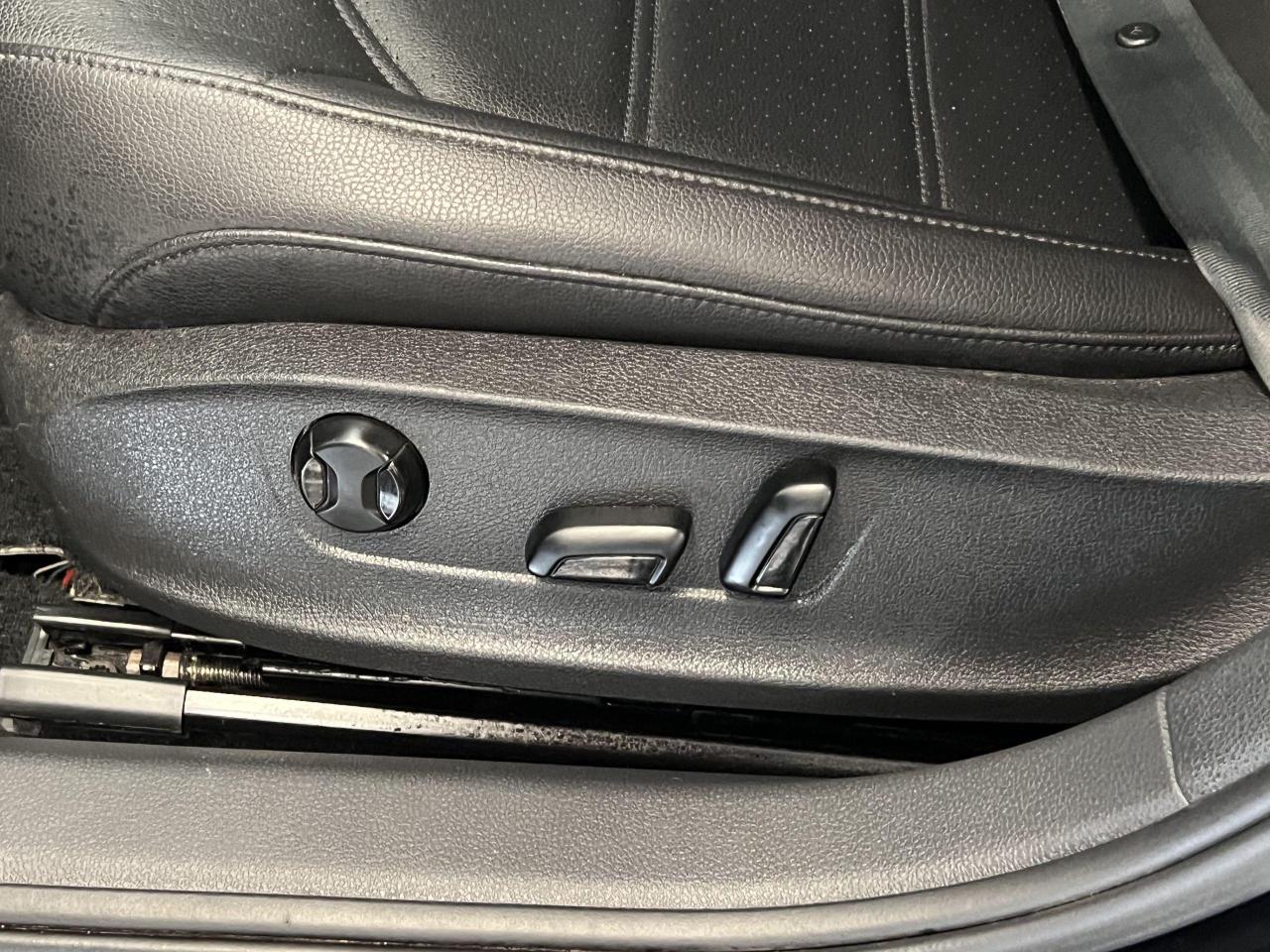 2015 Volkswagen Passat Comfortline+Camera+Roof+Heated Leather+ - Photo #44