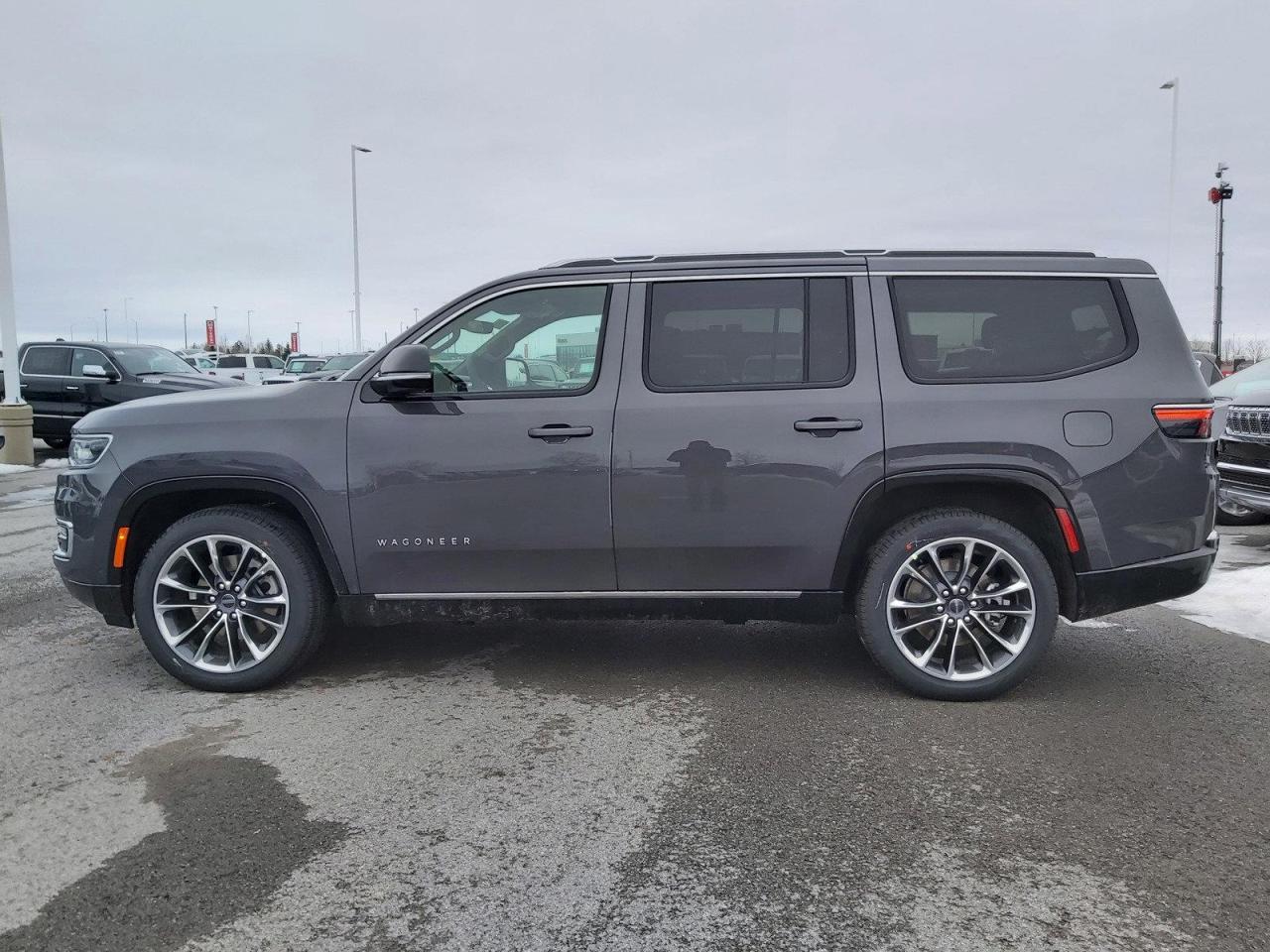 2023 Jeep Wagoneer Series III Photo4