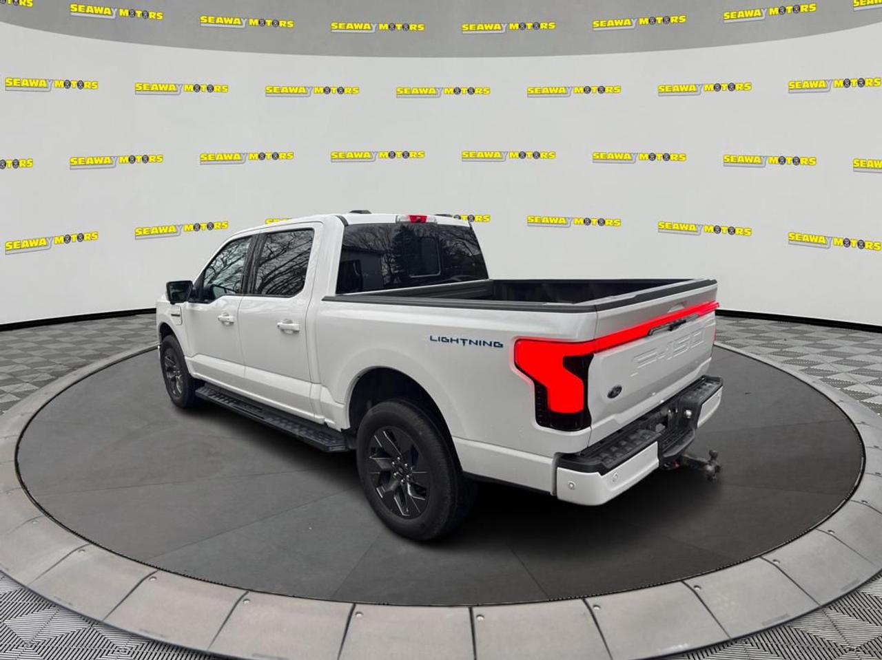 2023 Ford F-150 Lightning Lariat Photo4