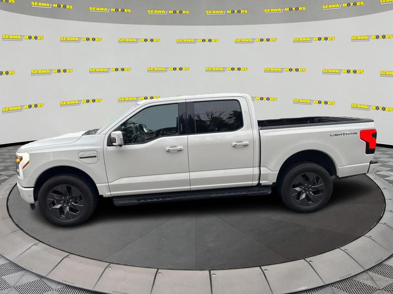 2023 Ford F-150 Lightning Lariat Photo3