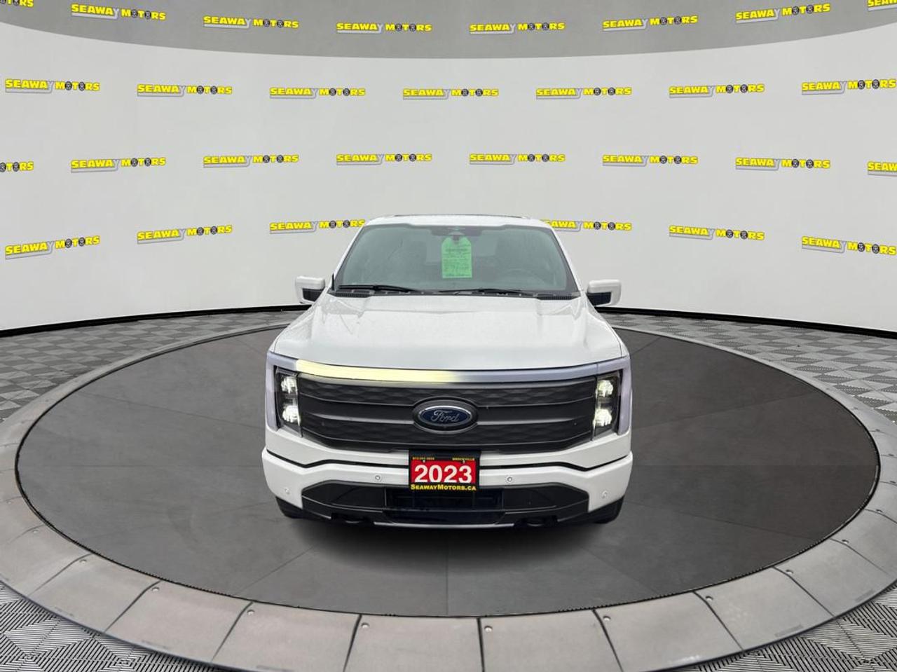 2023 Ford F-150 Lightning Lariat Photo1