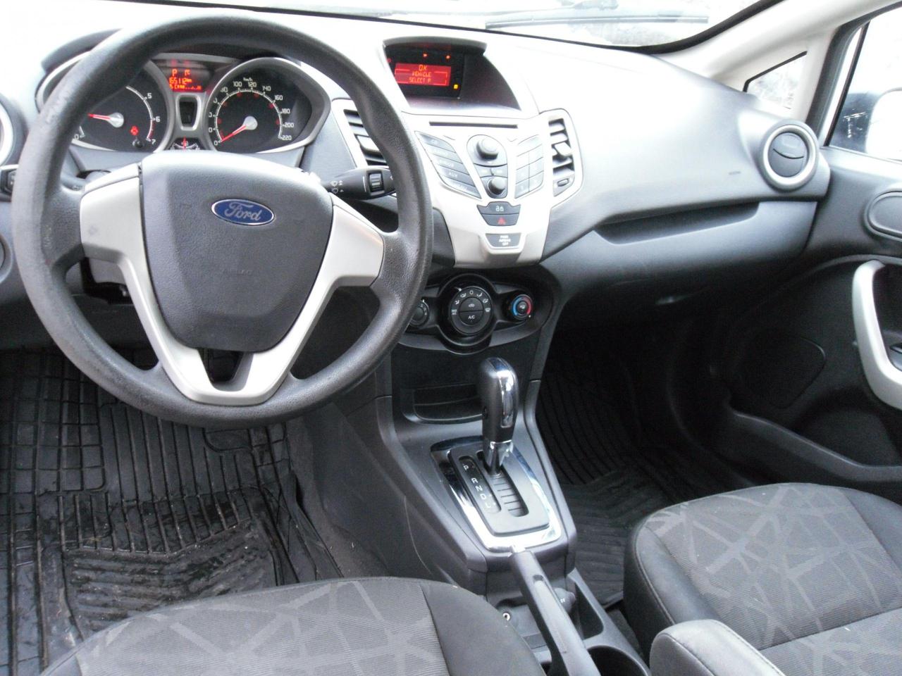 2013 Ford Fiesta SE - Photo #7