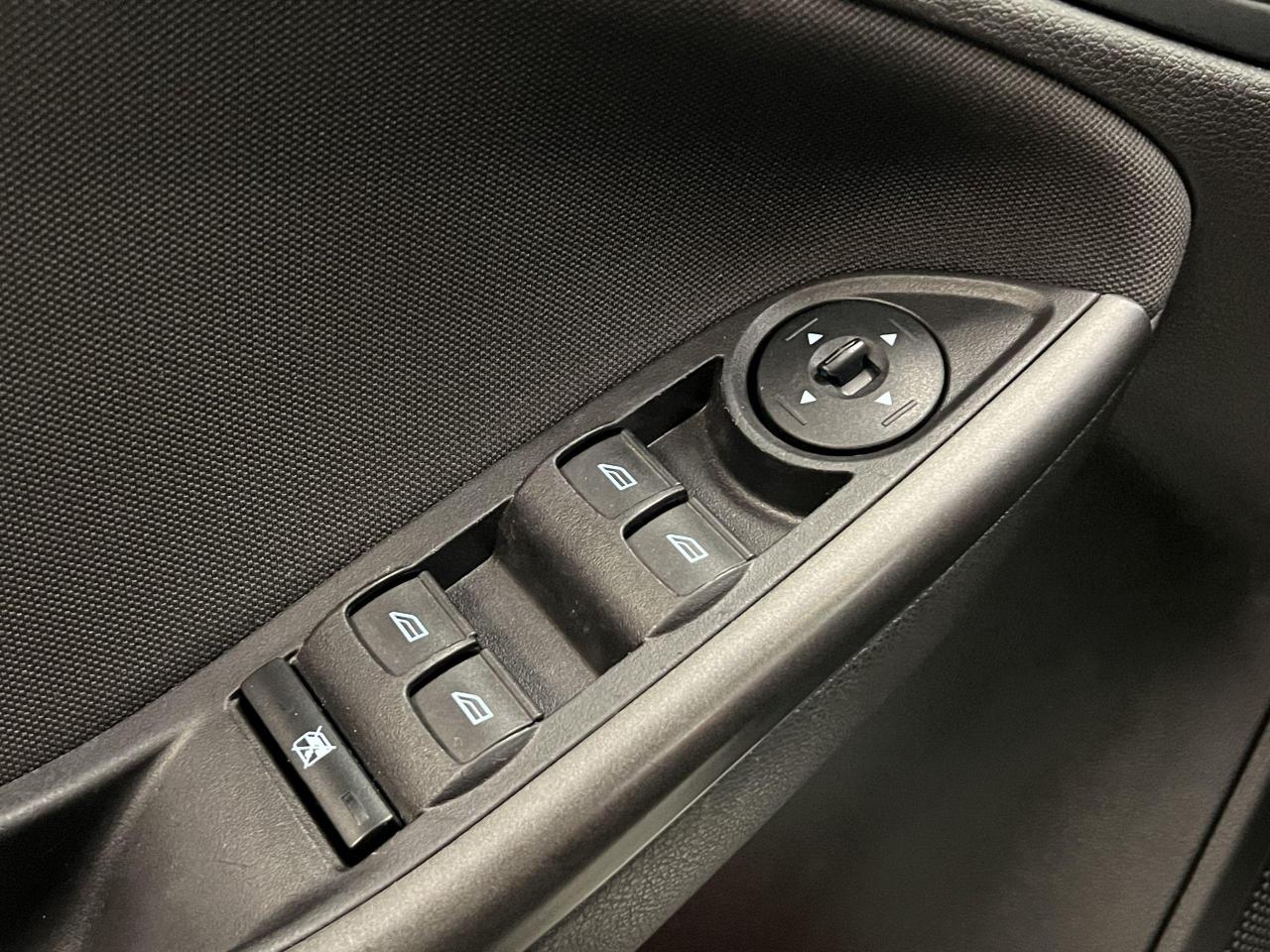 2016 Ford Focus SE W/Apperance PKG+New Brakes+Camera+CLEAN CARFAX - Photo #40