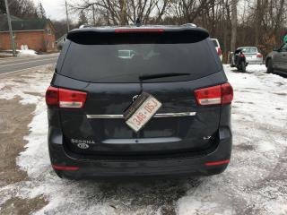 2017 Kia Sedona LX+ - Photo #4