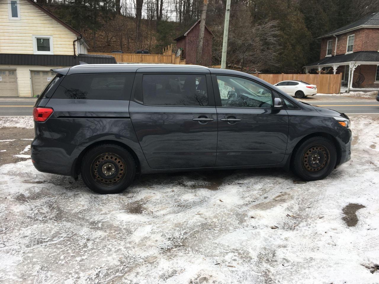 2017 Kia Sedona LX+ - Photo #6