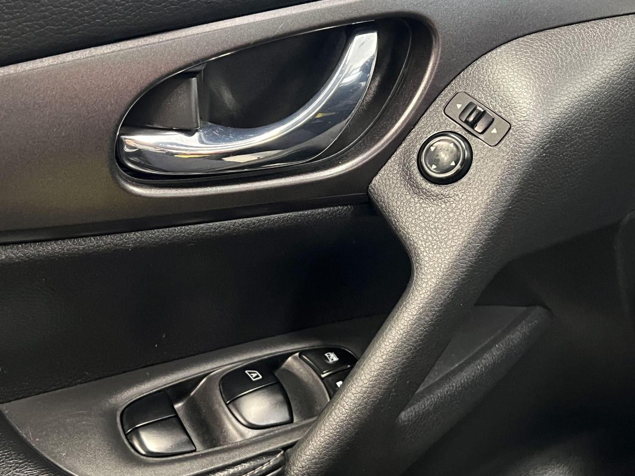 2016 Nissan Rogue S+Bluetooth+Camera+A/C+CLEAN CARFAX Photo102