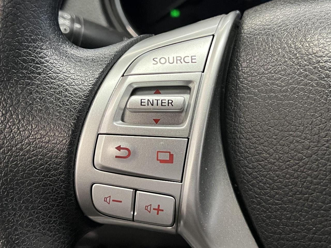 2016 Nissan Rogue S+Bluetooth+Camera+A/C+CLEAN CARFAX Photo105