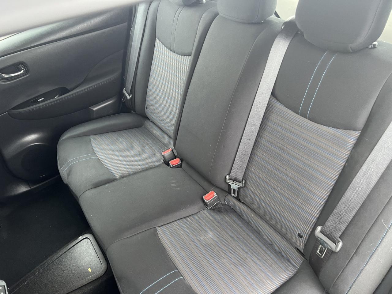 2020 Nissan Leaf SV - Photo #4