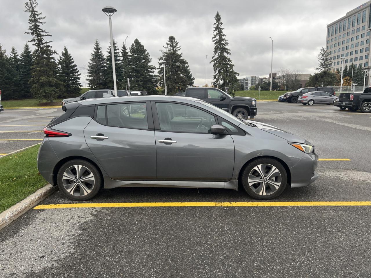 2020 Nissan Leaf SV - Photo #9