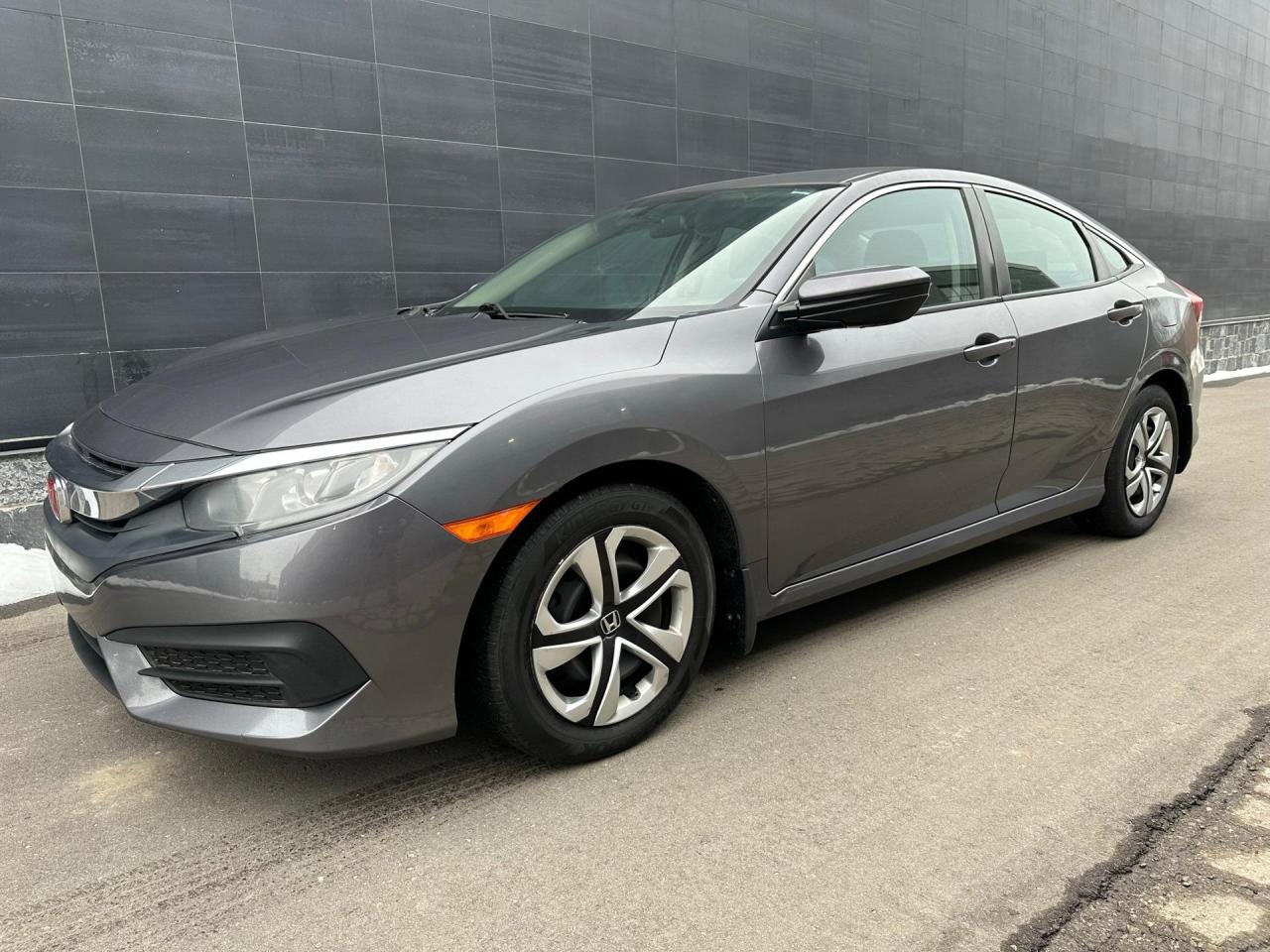 2017 Honda Civic LX Sedan 6sp-Manual Apple CarPlay-Certified and Serviced