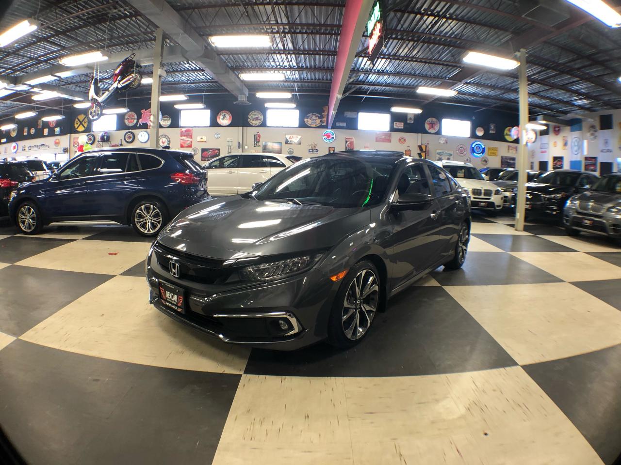 2019 Honda Civic TOURING AUT0 NAVI LEATHER SUNROOF CAMERA B/SPOT Photo2