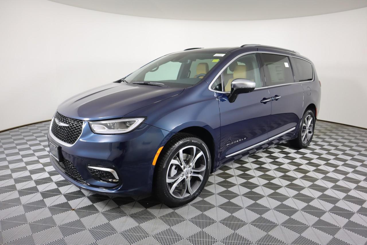 2023 Chrysler Pacifica Pinnacle Photo2