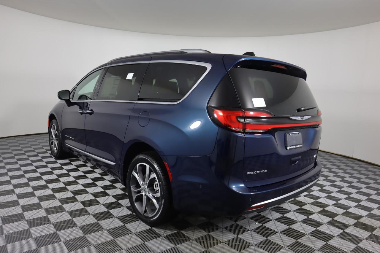 2023 Chrysler Pacifica Pinnacle Photo4