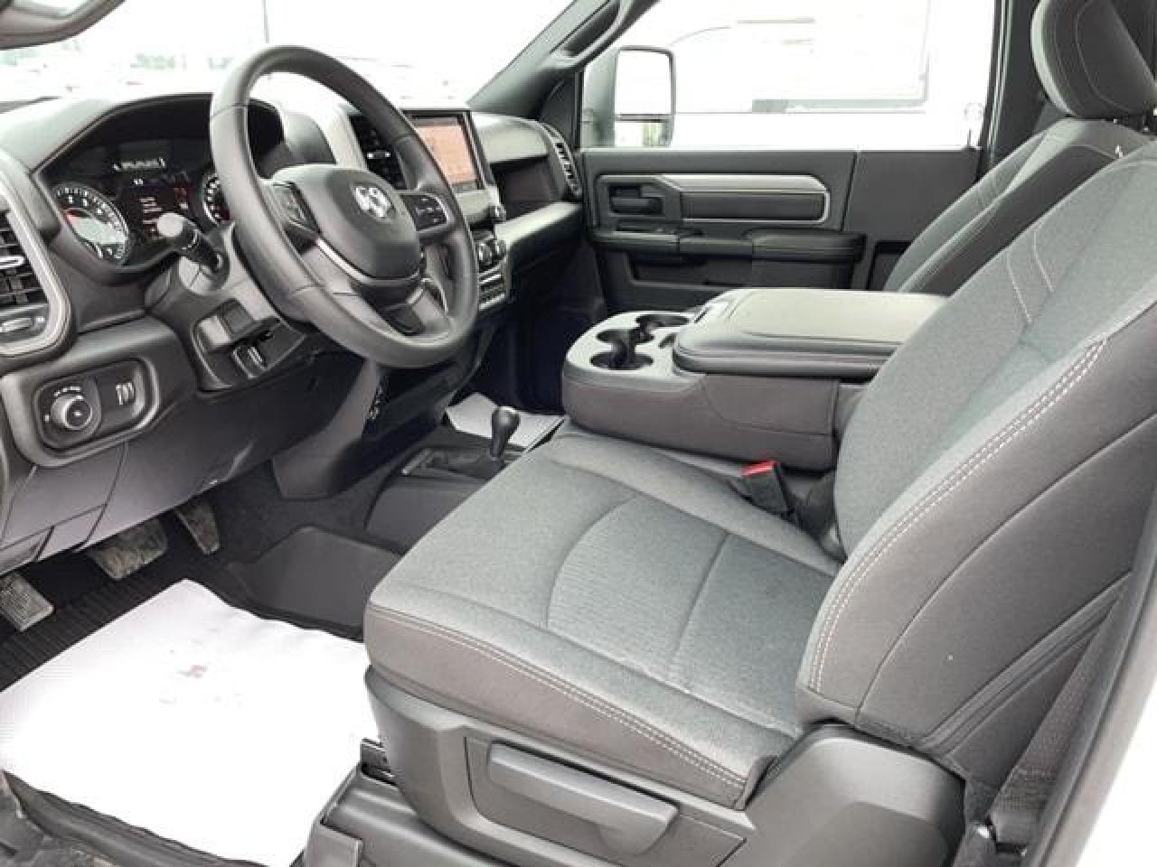 2023 RAM 2500 Tradesman Photo4