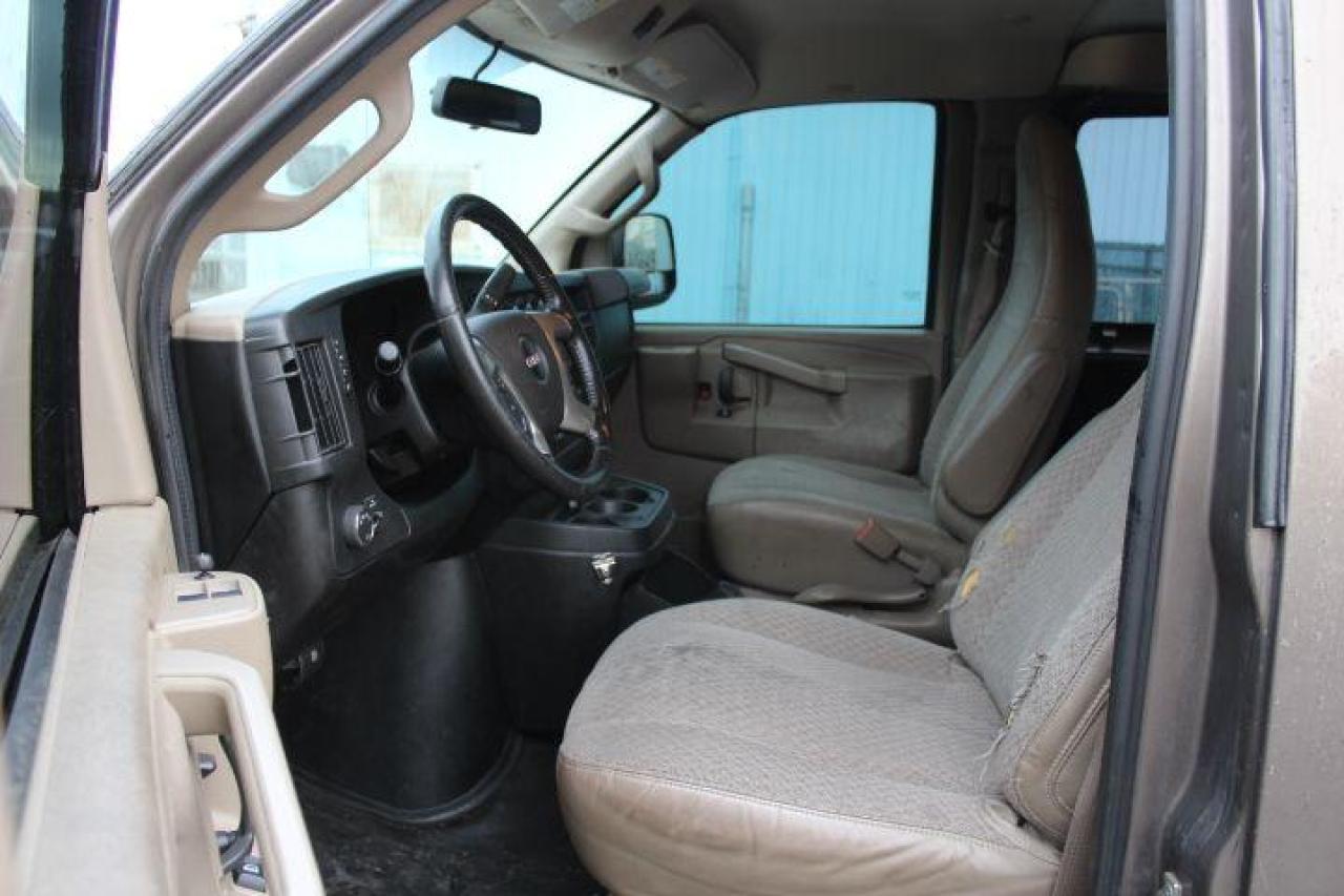 2016 GMC Savana  Photo4