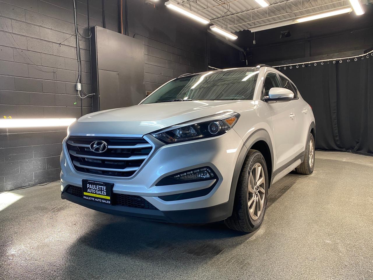 2017 Hyundai Tucson SE AWD / Clean CarFax / Leather - Photo #1