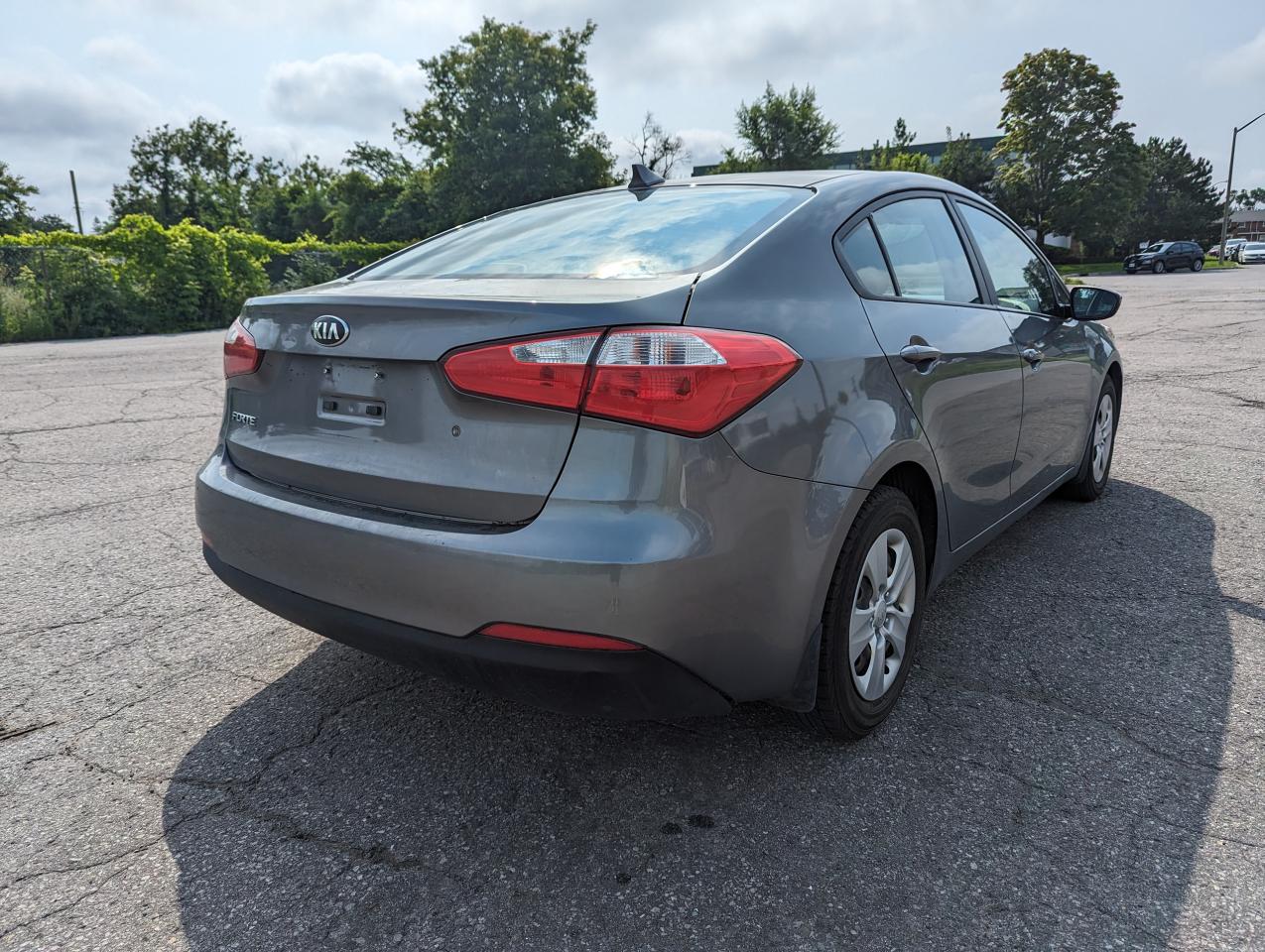 2016 Kia Forte LX / Manual / Clean CARFAX - Photo #5