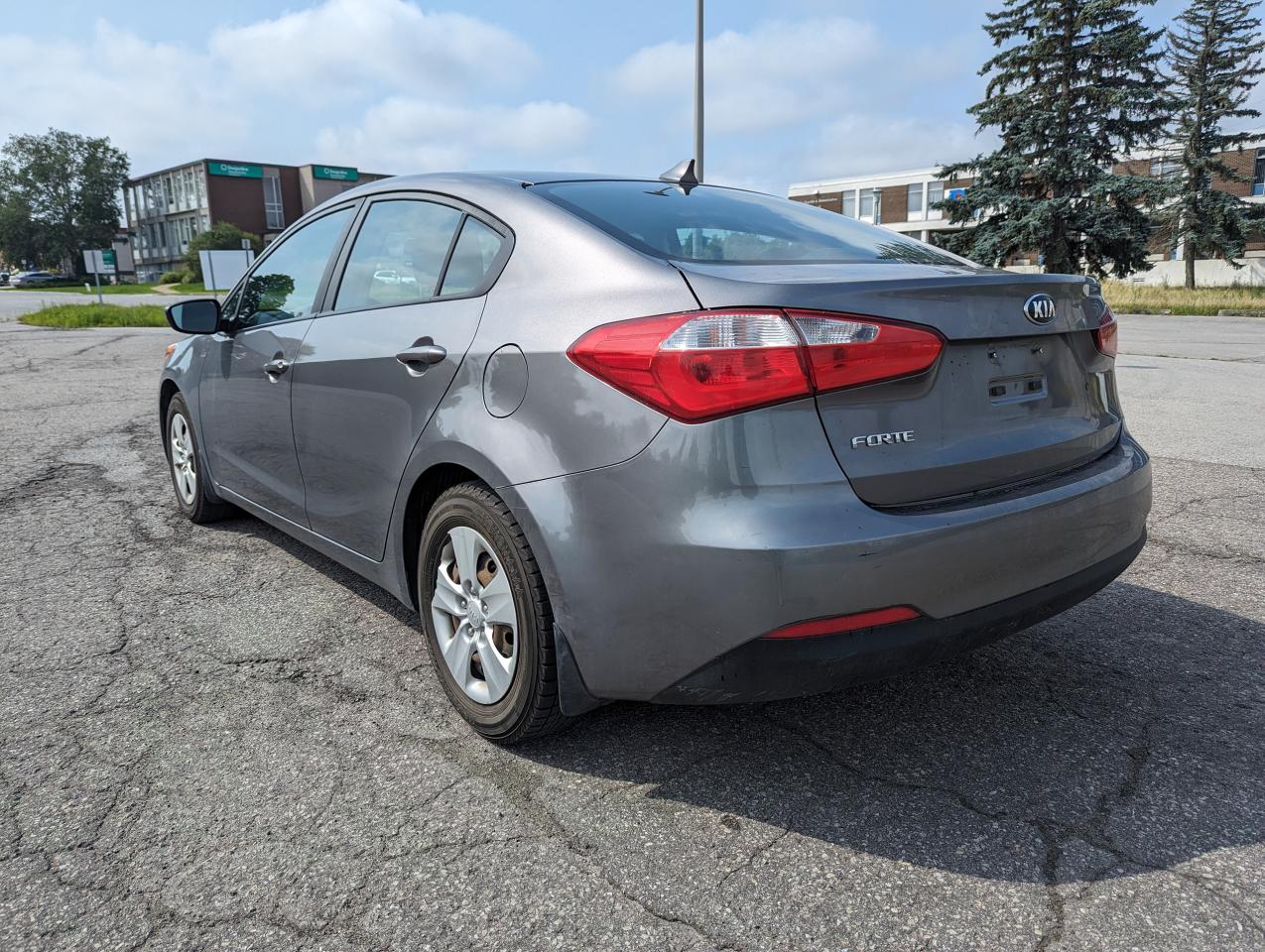 2016 Kia Forte LX / Manual / Clean CARFAX - Photo #3