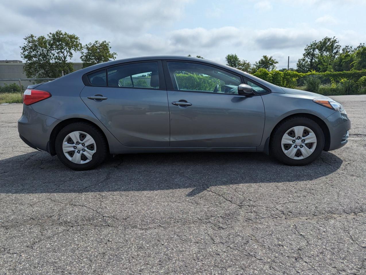 2016 Kia Forte LX / Manual / Clean CARFAX - Photo #11