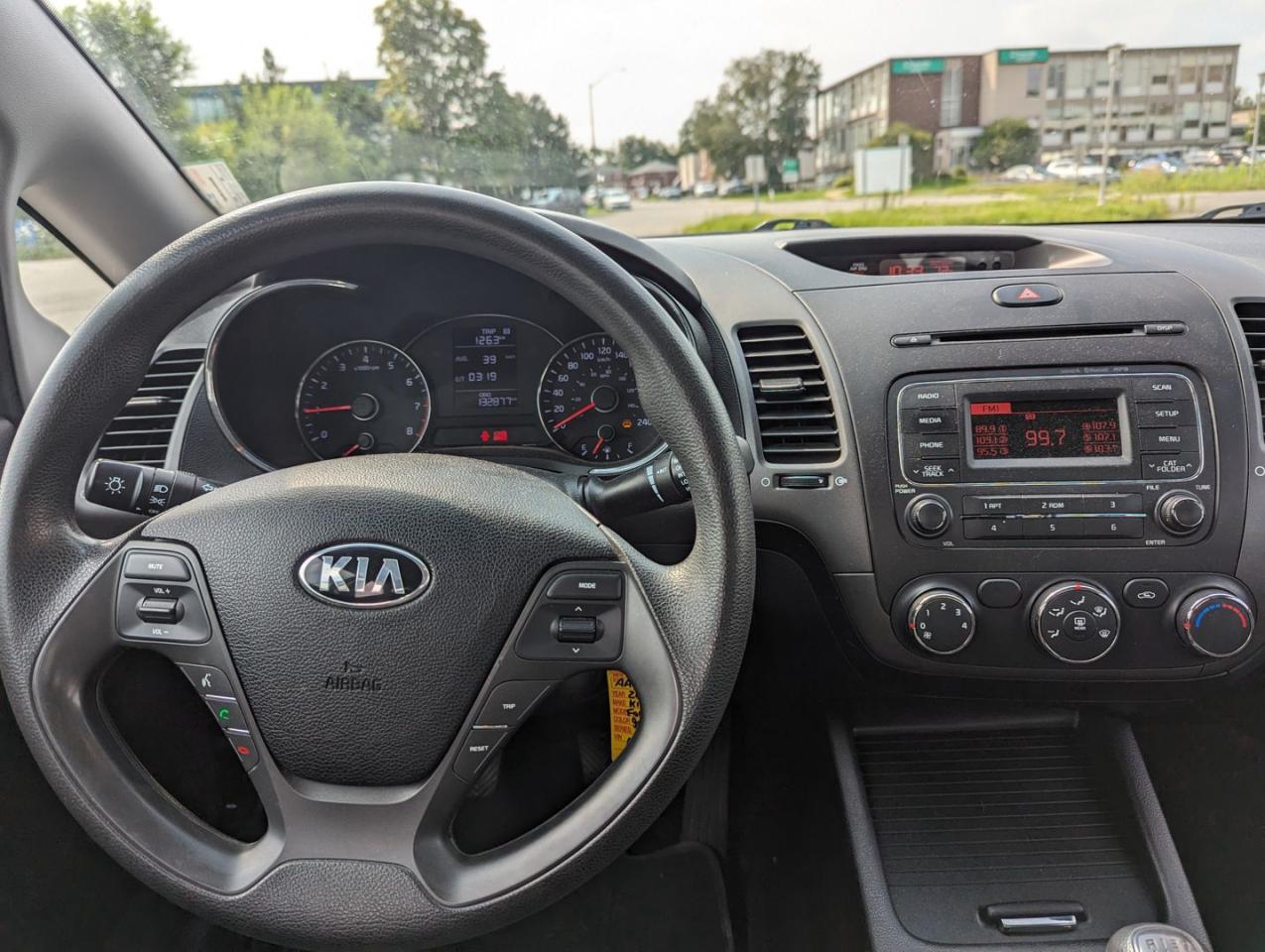 2016 Kia Forte LX / Manual / Clean CARFAX - Photo #24