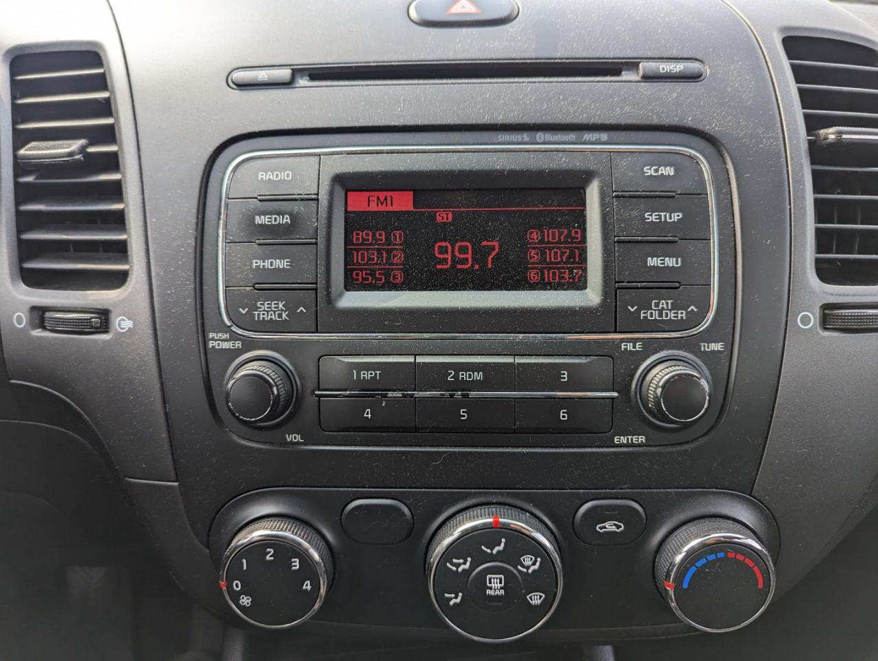 2016 Kia Forte LX / Manual / Clean CARFAX - Photo #26