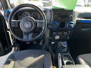 2014 Jeep Wrangler UNLIMITED SPORT 4x4, Only 101,000 kms - Photo #11