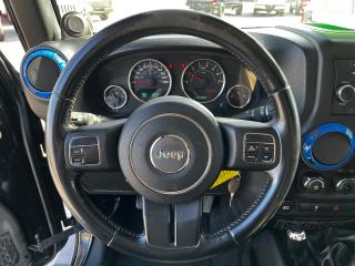 2014 Jeep Wrangler UNLIMITED SPORT 4x4, Only 101,000 kms - Photo #12