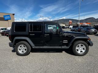 2014 Jeep Wrangler UNLIMITED SPORT 4x4, Only 101,000 kms - Photo #4