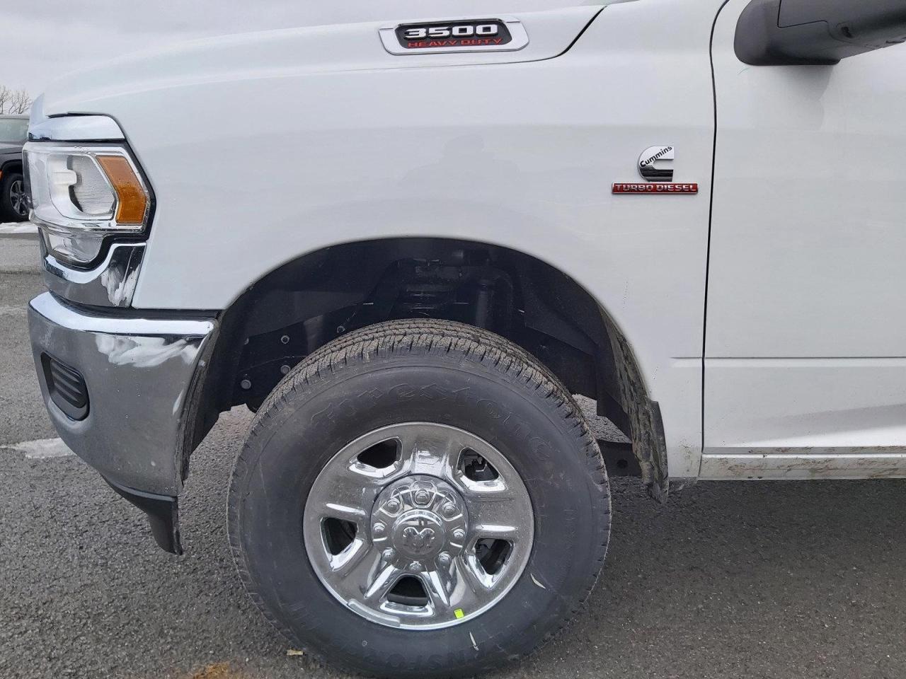 2023 RAM 3500 Tradesman Photo3