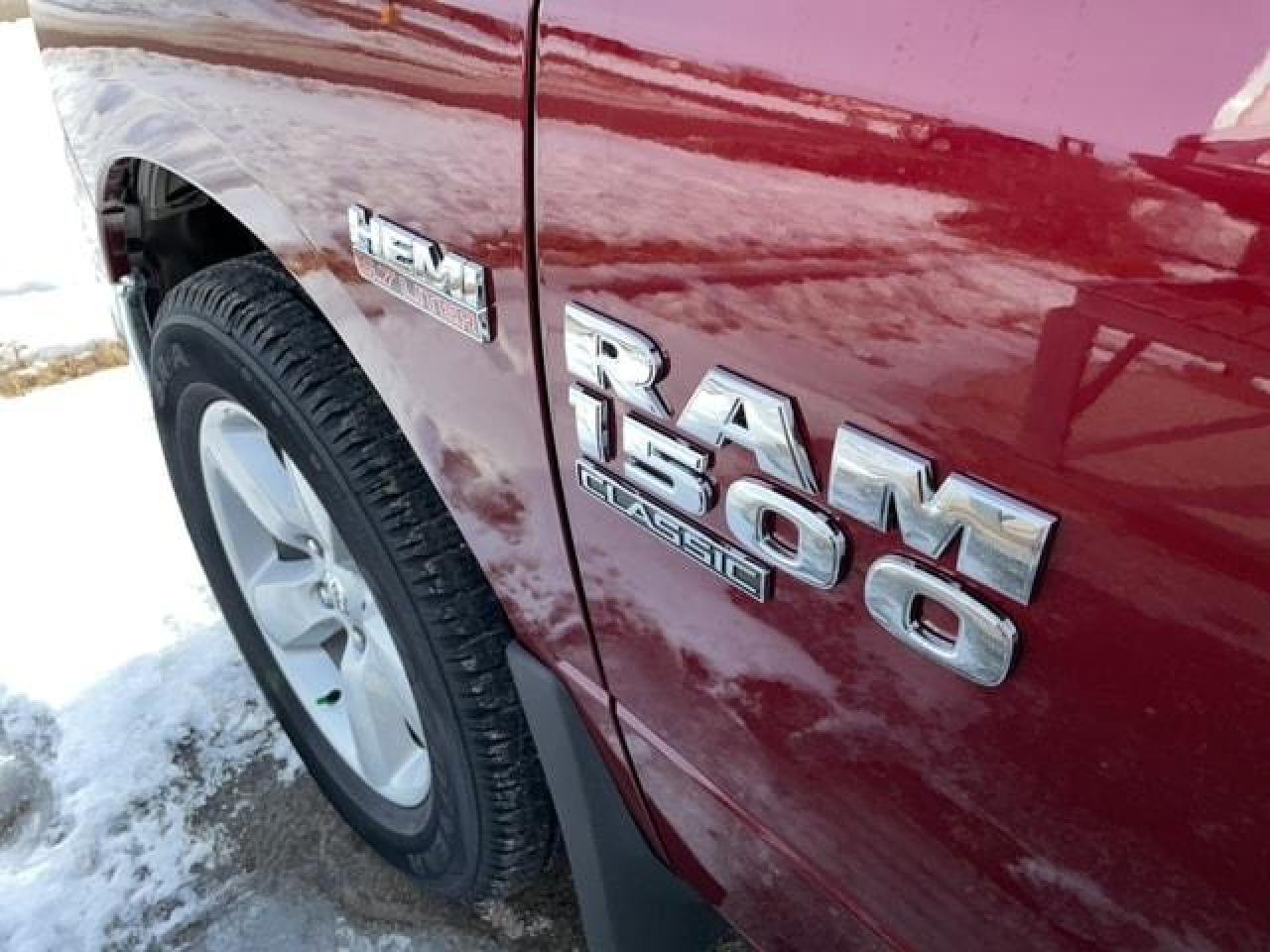 2023 RAM 1500 Classic TRADESMAN Photo3