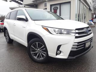 Used 2018 Toyota Highlander HYBRID XLE AWD - LEATHER! NAV! BACK-UP CAM! BSM! 8 PASS! for sale in Kitchener, ON