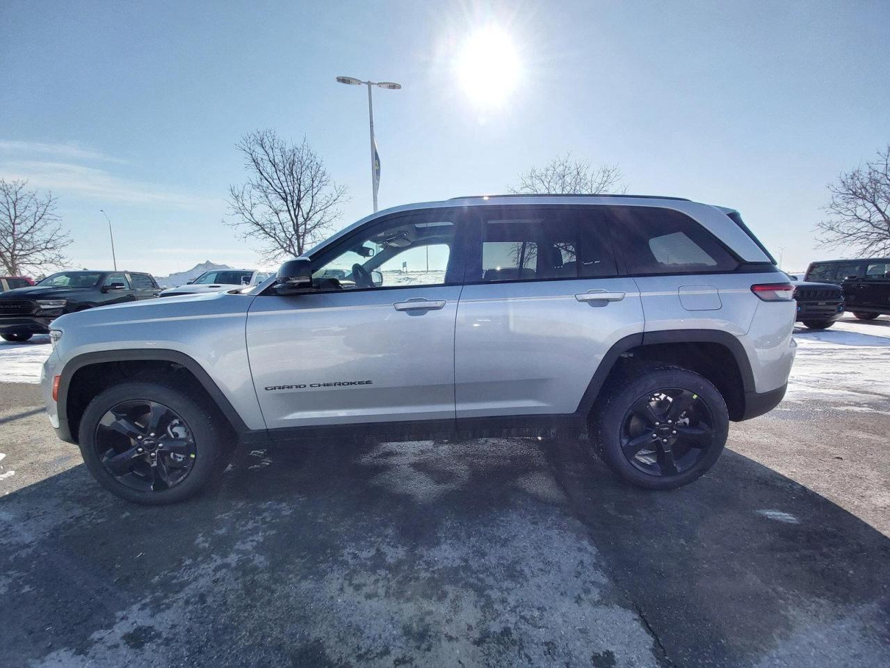 2023 Jeep Grand Cherokee Limited Photo3