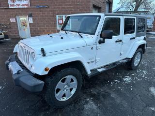 2010 Jeep Wrangler Unlimited Sahara/4X4/3.8L/ONE OWNER/NO ACCIDENTS - Photo #1